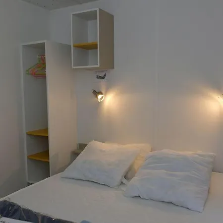 乐普依特斯鲁查斯露营酒店