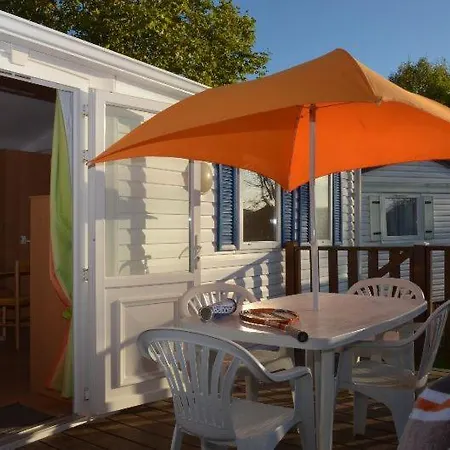 אתר קמפינג Le Puits Rochais