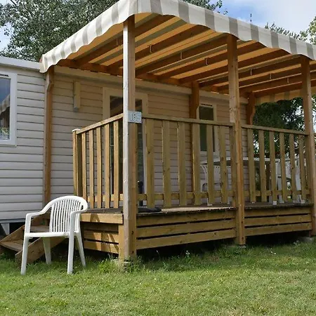 Le Puits Rochais אתר קמפינג