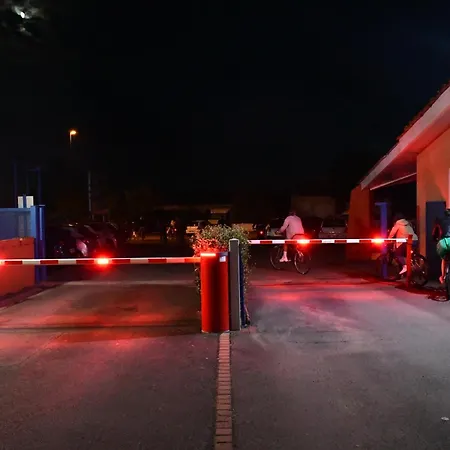 乐普依特斯鲁查斯露营酒店