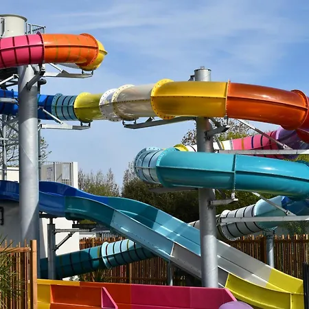 营地 乐普依特斯鲁查斯露营酒店 *