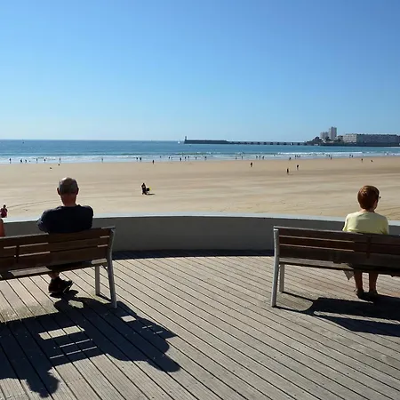 乐普依特斯鲁查斯露营酒店 *