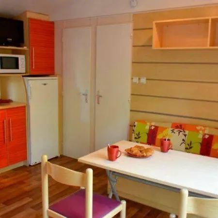 乐普依特斯鲁查斯露营酒店 营地 莱萨布勒-多洛讷